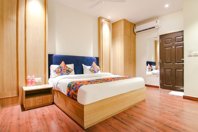 Imagen de la habitación del Hotel Fabhotel Sonachi Grand. Foto 16
