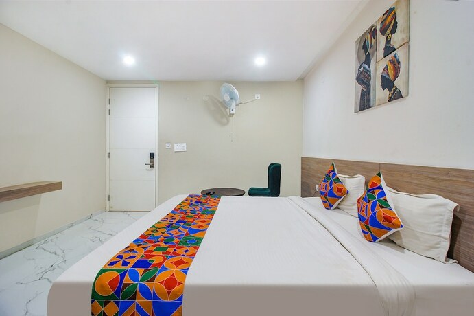 Imagen de la habitación del Hotel Fabhotel Ssr Fern Suites. Foto 20