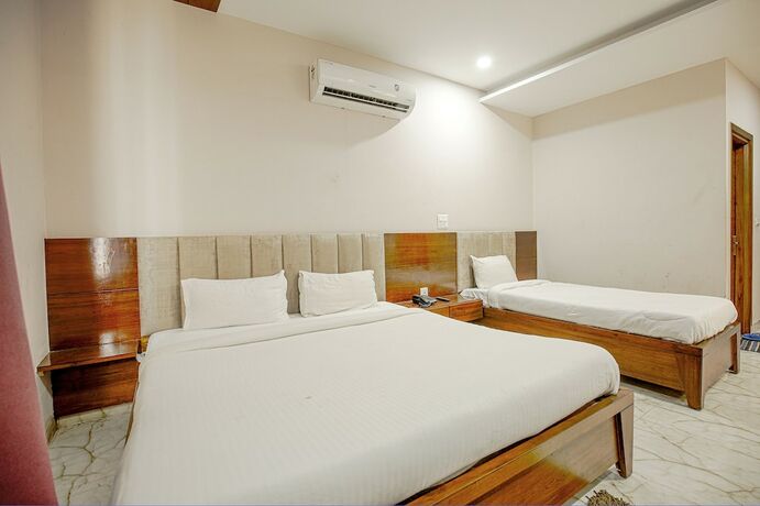 Imagen de la habitación del Hotel Fabhotel Stevia. Foto 17