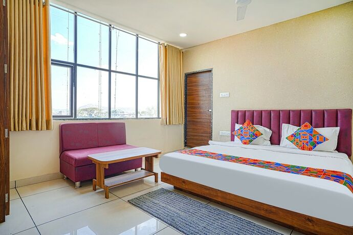 Imagen de la habitación del Hotel Fabhotel Sukh Vilas. Foto 19