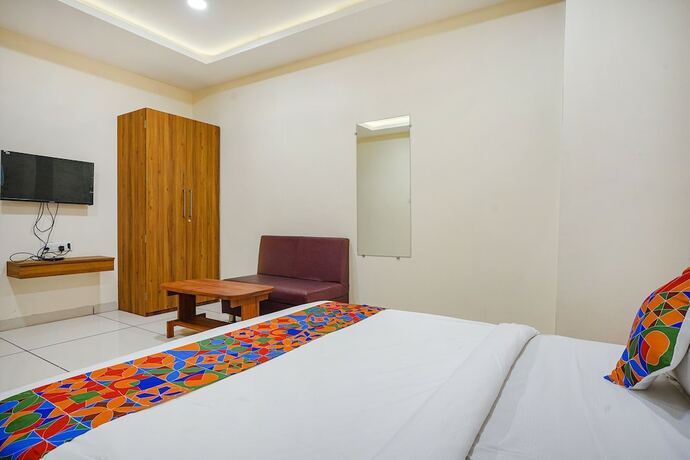 Imagen general del Hotel Fabhotel Sukh Vilas. Foto 11