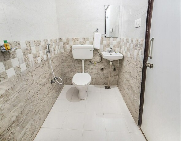 Imagen de la habitación del Hotel Fabhotel Suraj Palace Hiran Magri. Foto 11