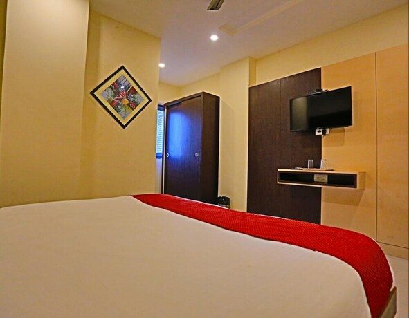 Imagen de la habitación del Hotel Fabhotel Suraj Palace Hiran Magri. Foto 14
