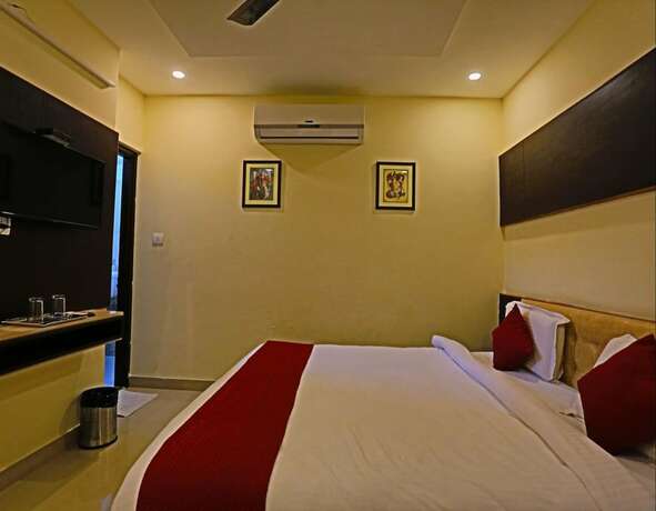 Imagen de la habitación del Hotel Fabhotel Suraj Palace Hiran Magri. Foto 15