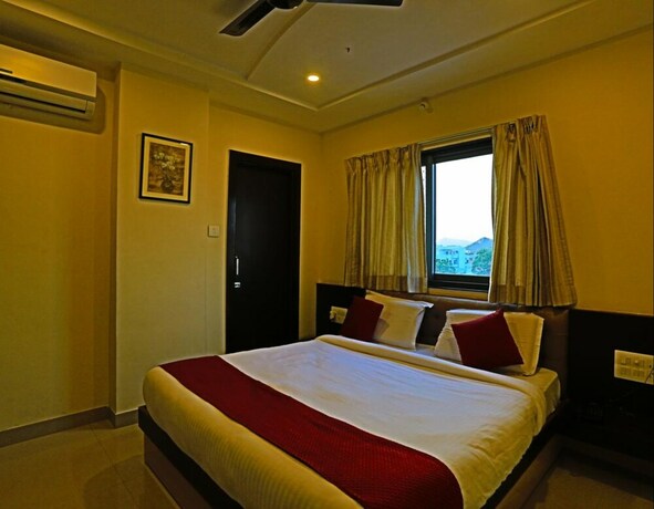 Imagen de la habitación del Hotel Fabhotel Suraj Palace Hiran Magri. Foto 19