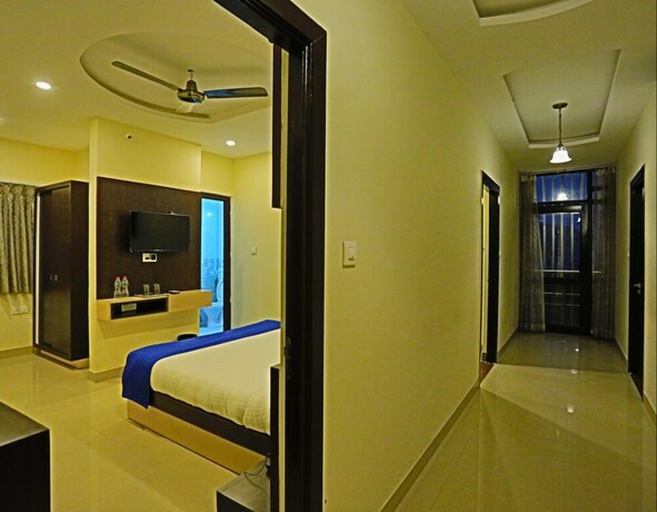 Imagen de la habitación del Hotel Fabhotel Suraj Palace Hiran Magri. Foto 38