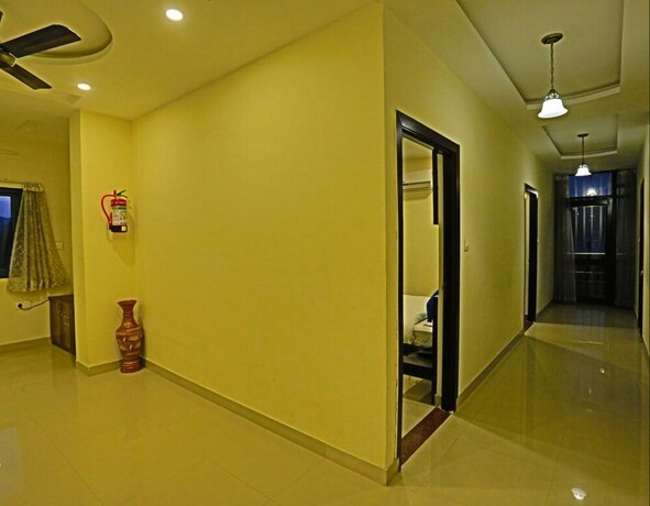 Imagen de los interiores del Hotel Fabhotel Suraj Palace Hiran Magri. Foto 39