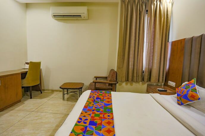 Imagen general del Hotel Fabhotel Surya. Foto 12