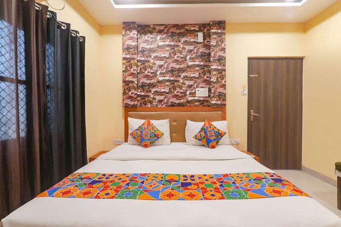 Imagen de la habitación del Hotel Fabhotel Swarn Banquet. Foto 19