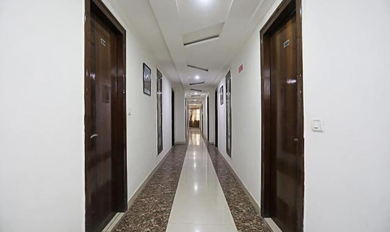 Imagen de los interiores del Hotel Fabhotel Taj Castle. Foto 17