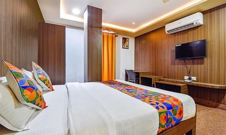 Imagen de la habitación del Hotel Fabhotel Tak International. Foto 5