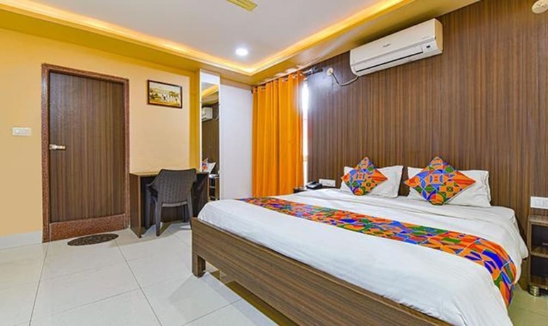 Imagen de la habitación del Hotel Fabhotel Tak International. Foto 8