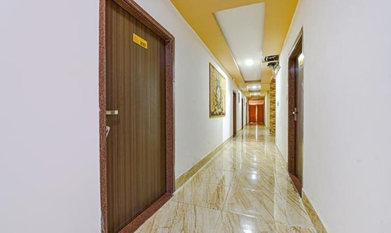 Imagen de los interiores del Hotel Fabhotel Tak International. Foto 14