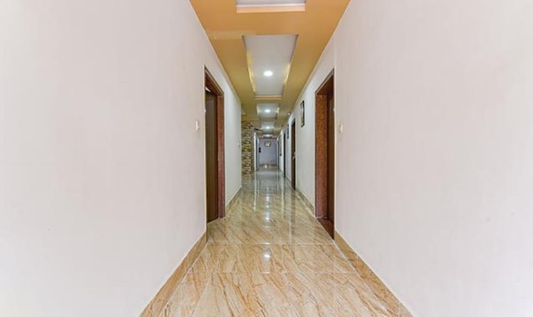 Imagen de los interiores del Hotel Fabhotel Tak International. Foto 15