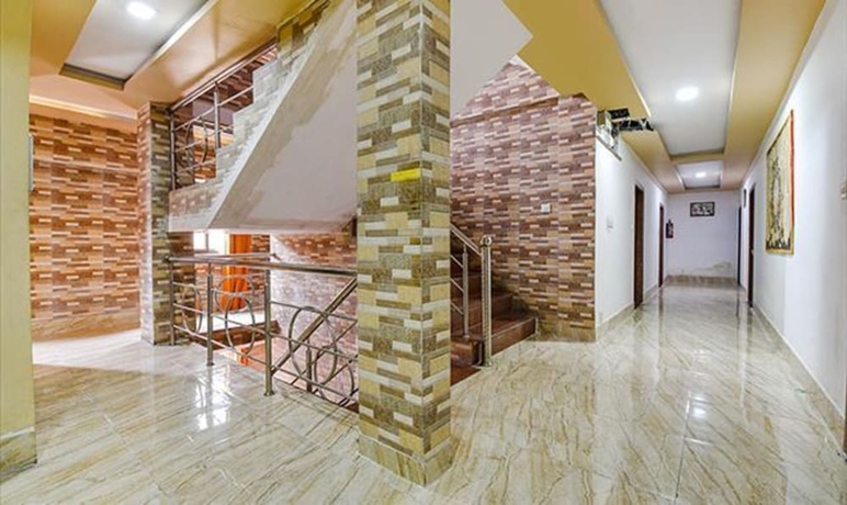 Imagen de los interiores del Hotel Fabhotel Tak International. Foto 17