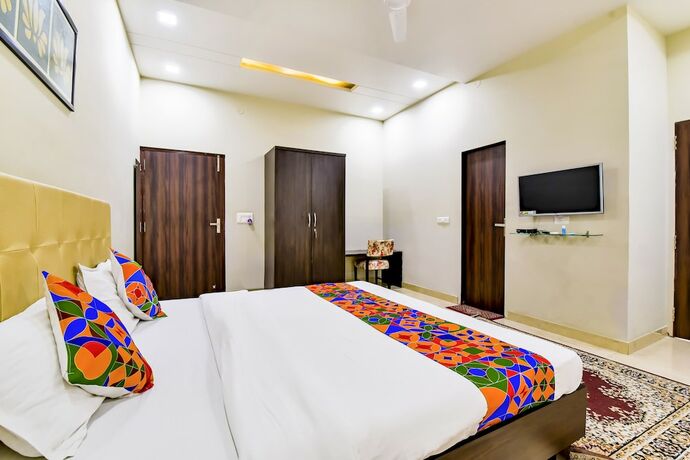 Imagen general del Hotel Fabhotel The Castle Homestay. Foto 4