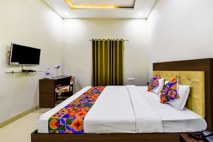 Imagen general del Hotel Fabhotel The Castle Homestay. Foto 10