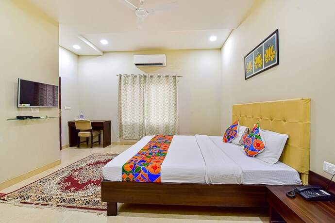 Imagen general del Hotel Fabhotel The Castle Homestay. Foto 16