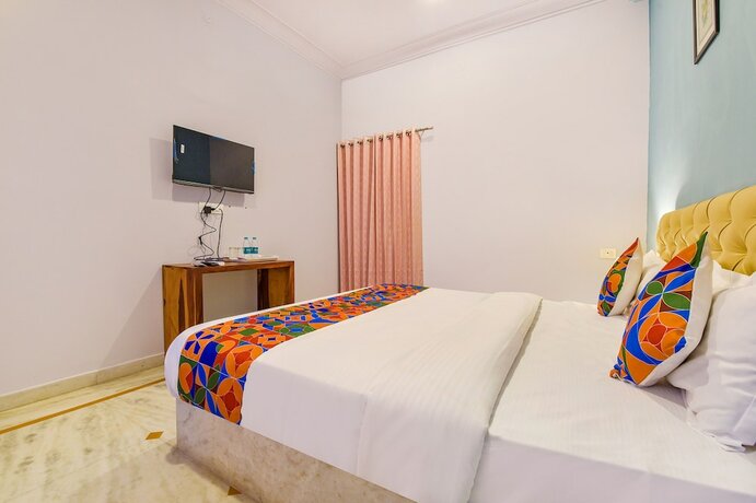 Imagen general del Hotel Fabhotel The Castle Homestay I. Foto 2