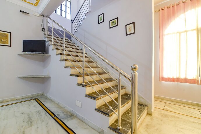 Imagen general del Hotel Fabhotel The Castle Homestay I. Foto 7