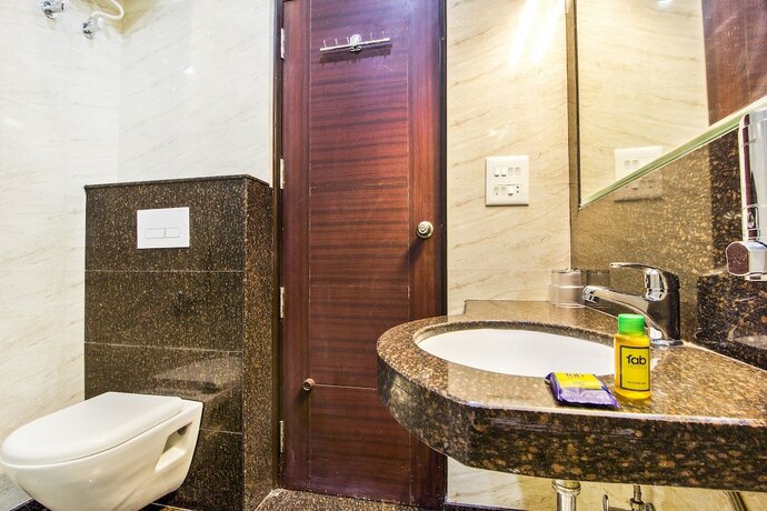 Imagen general del Hotel Fabhotel The Royal Cm Plaza. Foto 6