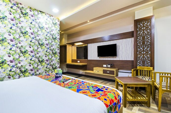 Imagen general del Hotel Fabhotel The Royal Cm Plaza. Foto 13