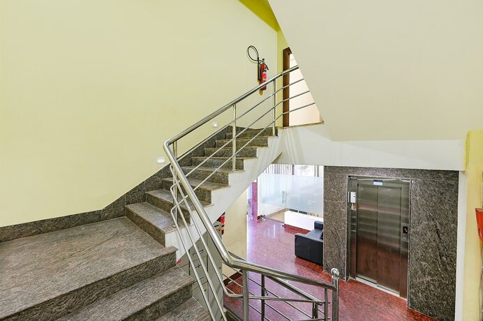 Imagen general del Hotel Fabhotel Triple Tree. Foto 10