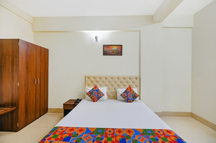 Imagen general del Hotel Fabhotel Triple Tree. Foto 12