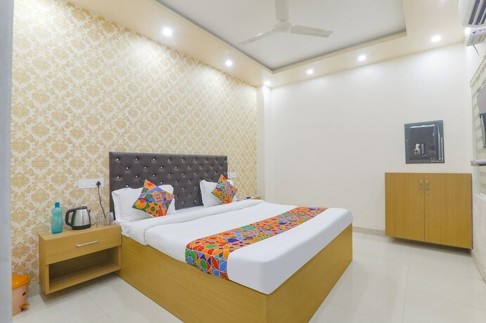 Imagen de la habitación del Hotel Fabhotel Us Inn. Foto 19