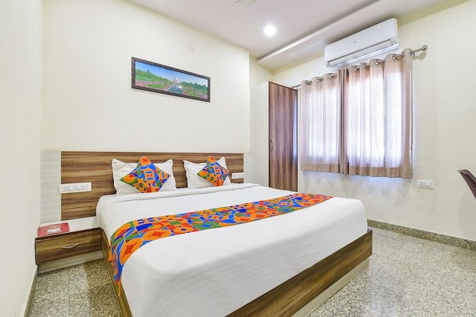 Imagen de la habitación del Hotel Fabhotel Vardan Villa. Foto 19