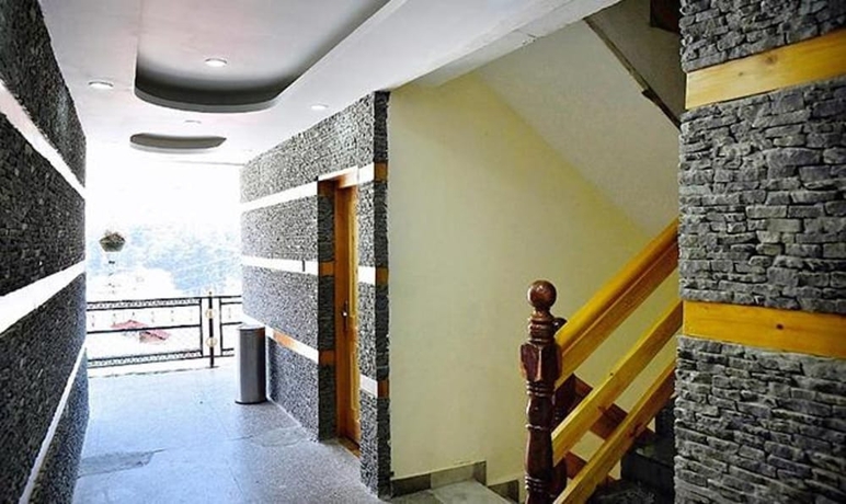 Imagen de los interiores del Hotel Fabhotel Whistling Winds. Foto 16