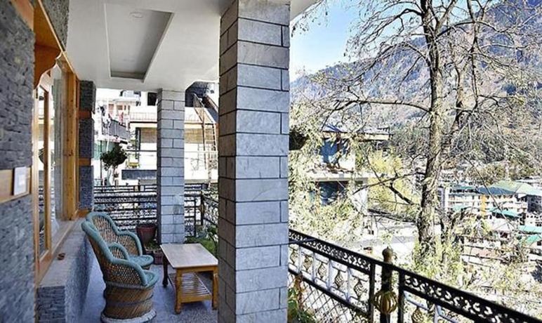 Imagen de los interiores del Hotel Fabhotel Whistling Winds. Foto 17