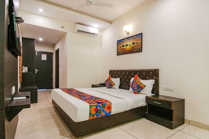 Imagen de la habitación del Hotel Fabhotel Woods Inn. Foto 18