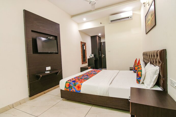 Imagen de la habitación del Hotel Fabhotel Woods Inn. Foto 19