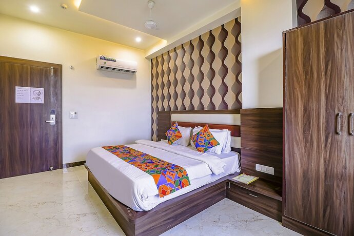 Imagen de la habitación del Hotel Fabhotel World Link. Foto 18