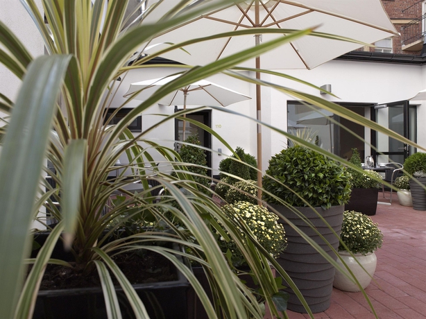 Imagen de los exteriores del Hotel Fabian. Foto 8