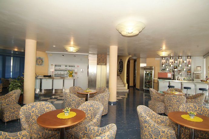 Imagen del bar/restaurante del Hotel Fabius. Foto 2
