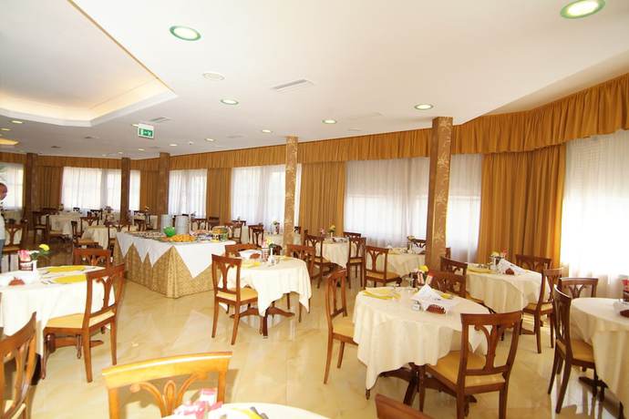 Imagen del bar/restaurante del Hotel Fabius. Foto 3