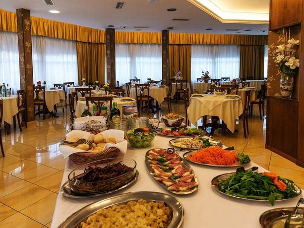 Imagen del bar/restaurante del Hotel Fabius. Foto 5