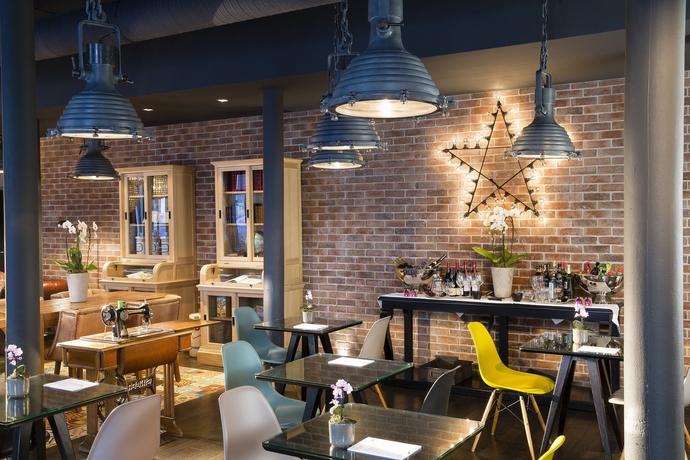 Imagen del bar/restaurante del Hotel Fabric. Foto 2