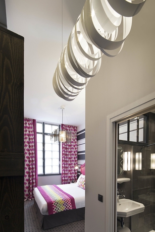 Imagen de la habitación del Hotel Fabric. Foto 7