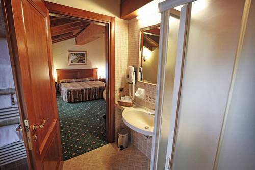 Imagen de la habitación del Hotel Faccioli. Foto 6