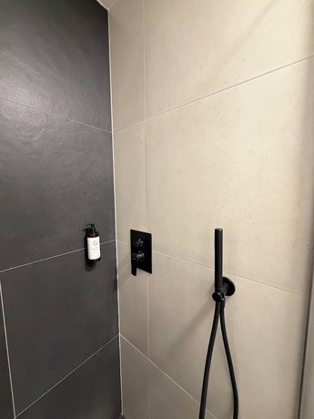 Imagen de la habitación del Hotel Factory Suites. Foto 2