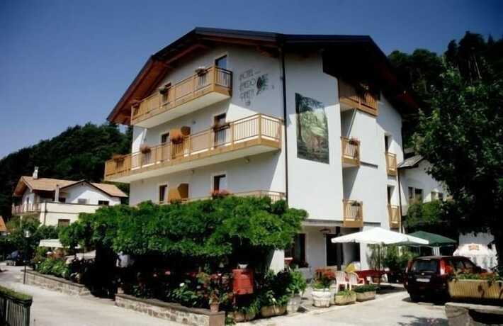 Imagen general del Hotel Faedo Pineta. Foto 1