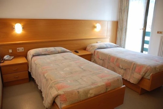 Imagen de la habitación del Hotel Faedo Pineta. Foto 13