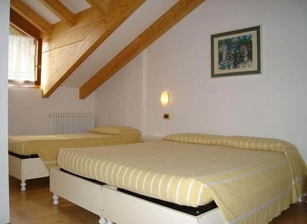 Imagen de la habitación del Hotel Faedo Pineta. Foto 16