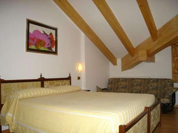 Imagen de la habitación del Hotel Faedo Pineta. Foto 17