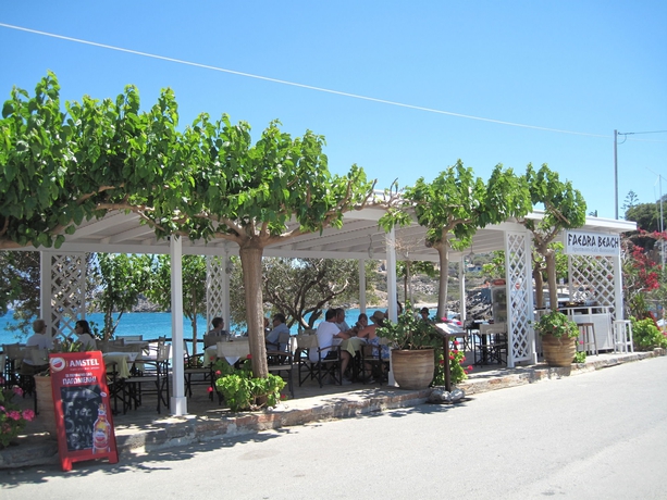 Imagen del bar/restaurante del Hotel Faedra Beach. Foto 5