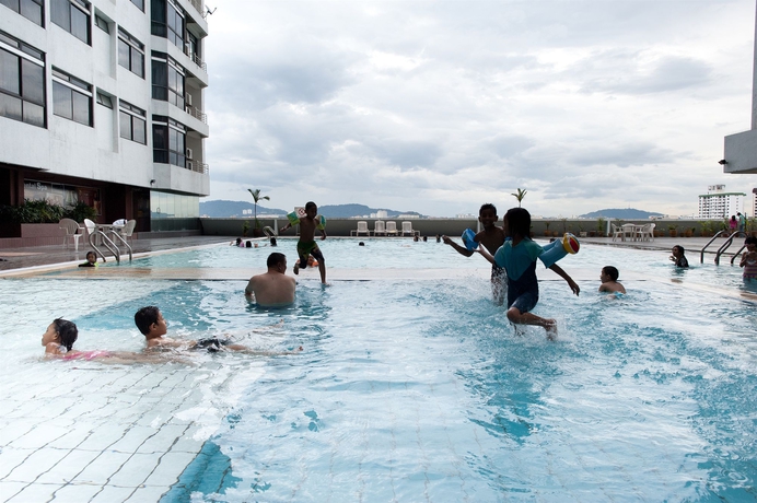 Imagen de la piscina del Hotel Fahrenheit Suites Kuala Lumpur. Foto 14
