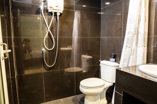 Imagen de la habitación del Hotel Fahsai Bay Villa. Foto 5